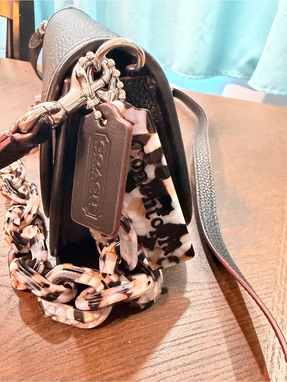 Coachtopia Wavy Dinkey black Pebble Leather Crossbody with acrylic chain. - Picture 2 of 12